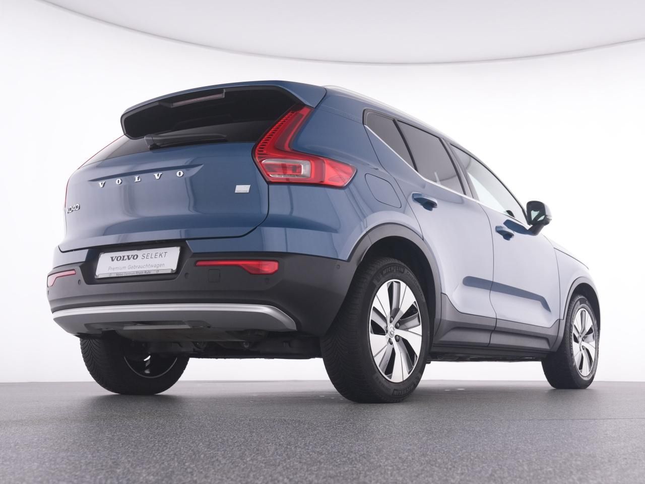 Volvo XC40 T4 Plus Bright Plug-In - Samsaru's Car Outlet