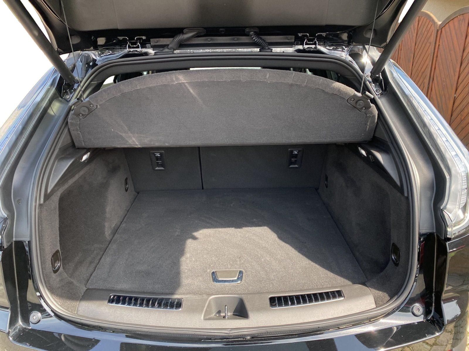 Cadillac XT4 2.0 T Sport AWD LED+Panorama+Navi