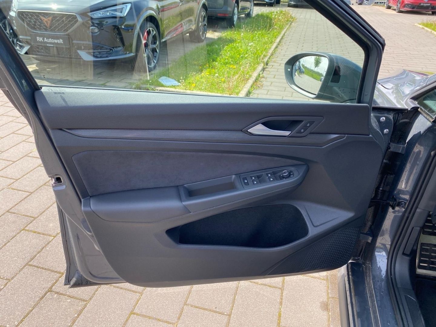 Volkswagen Golf 8 VIII GTI 2.0 TSI - Samsaru's Car Outlet