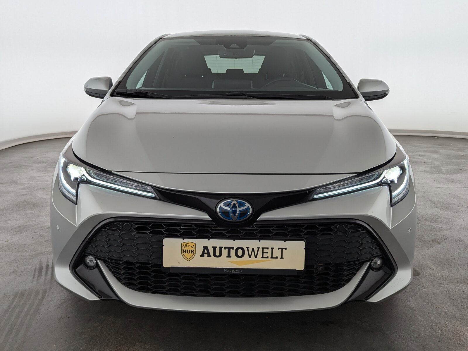 Toyota Corolla 1.8 Hybrid Club - Samsaru's Car Outlet