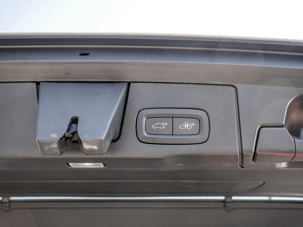 Volvo XC60 B4 Plus Dark AWD