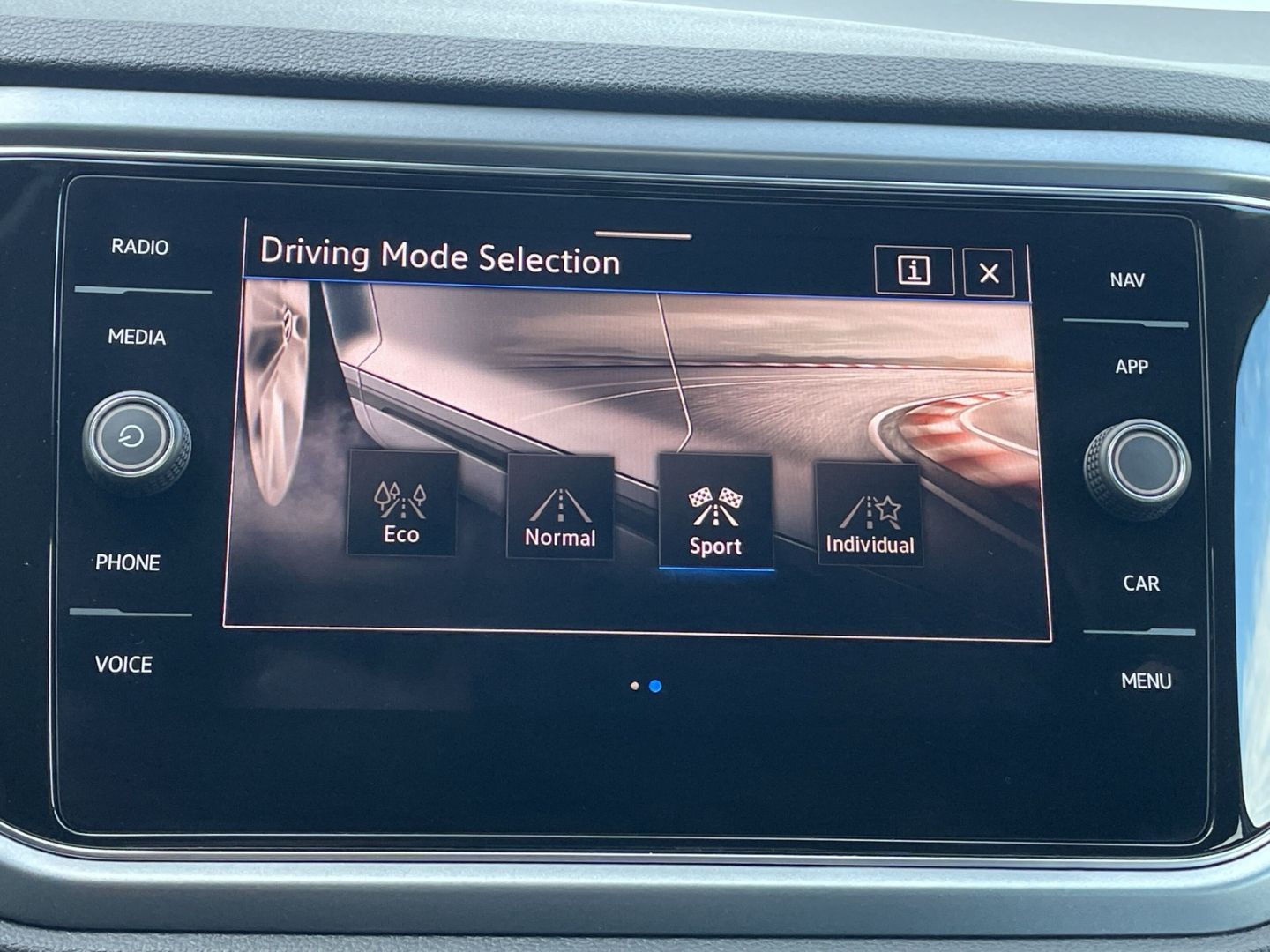 Volkswagen T-Roc 1.5 TSI DSG R-Line - Samsaru's Car Outlet