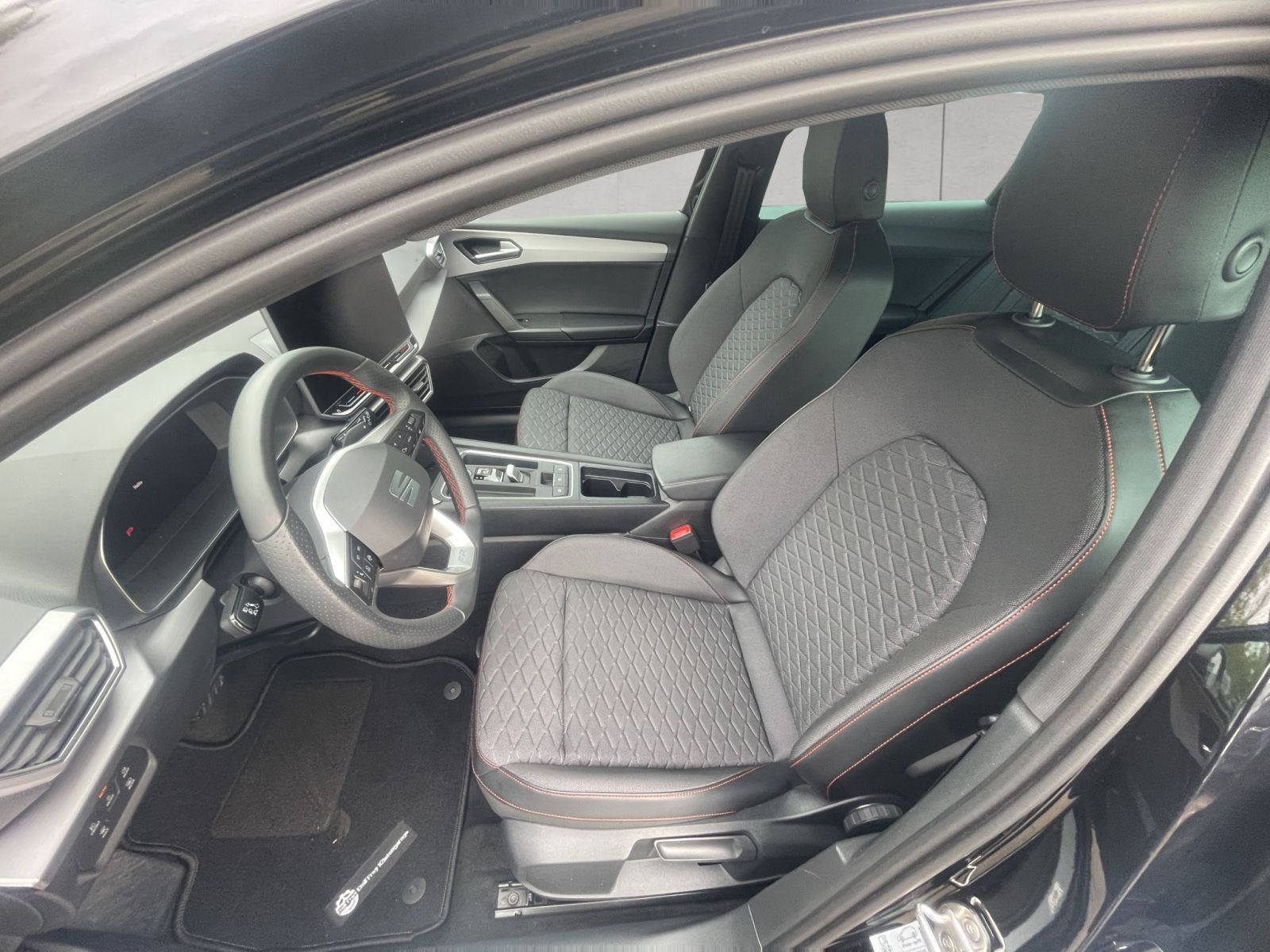 Seat Leon Sportstourer 2.0 TDI DSG FR AHK/Kamera/Navi