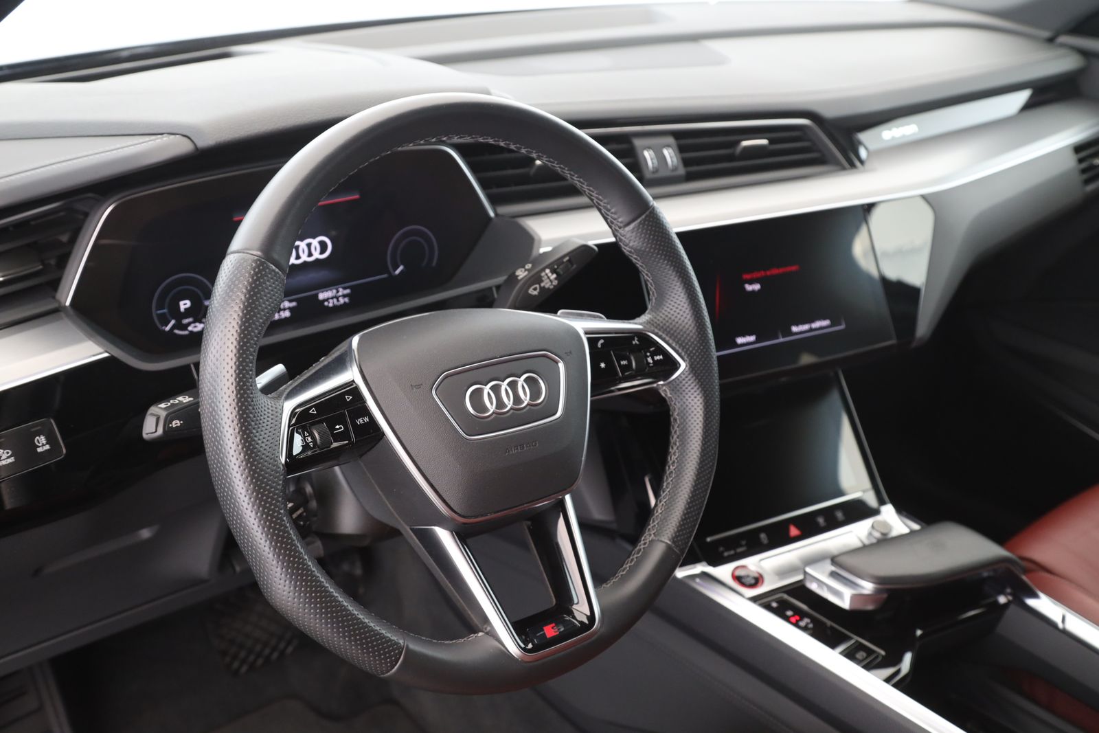 Audi e-tron S Sportback quattro S line | AHK | PANORA