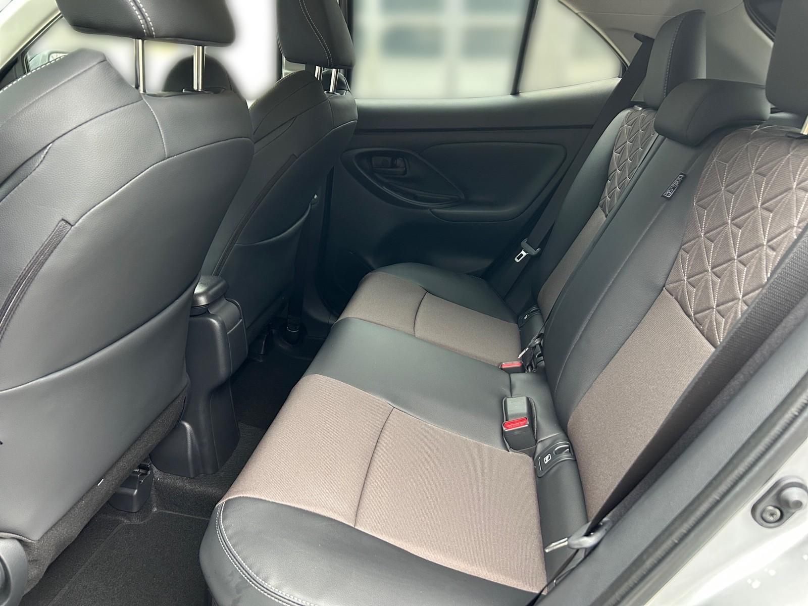 Toyota Yaris Cross + Advanced Technik- Safety Paket + J