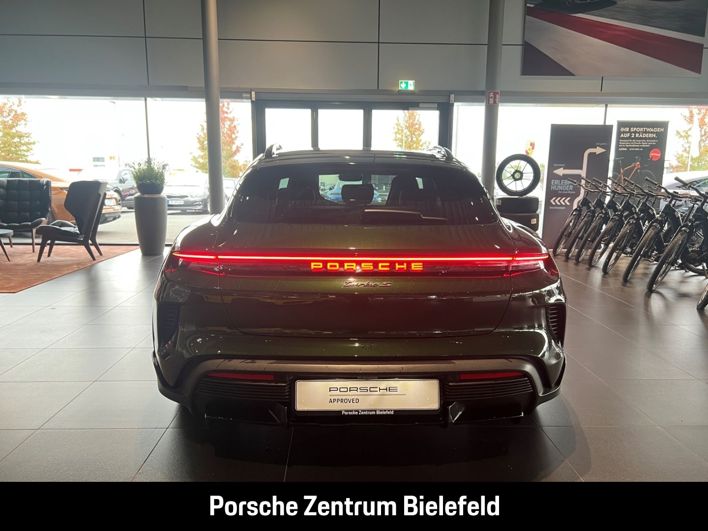 Porsche Taycan Turbo S Cross Turismo Burmester LED