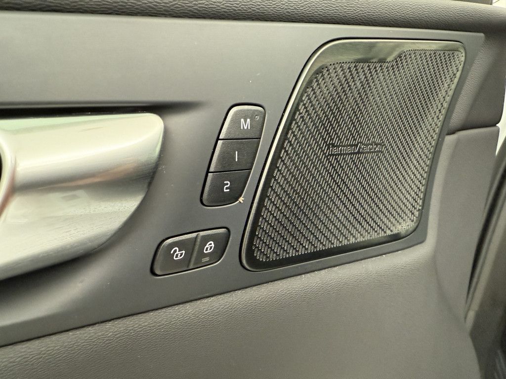 Volvo XC60 T6 Plus Bright Recharge Plug-In Hybrid AWD