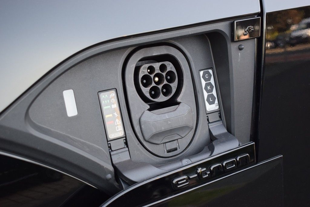 Audi Q8 50 e-tron quattro S-line - Samsaru's Car Outlet