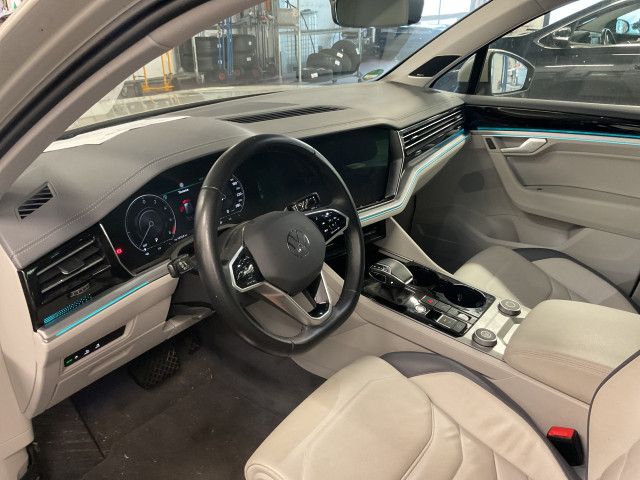 Volkswagen Touareg 3.0 V6 TSI eHybrid Elegance - Samsaru's Car Outlet