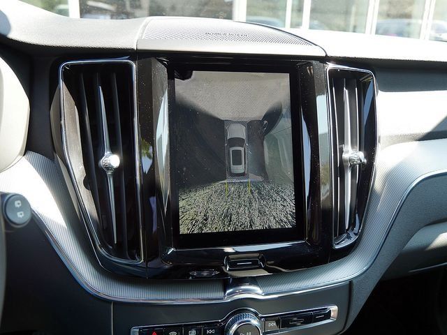 Volvo XC60 B4 Plus Dark SHZ H/K HGSD NAVI FACEL. LED