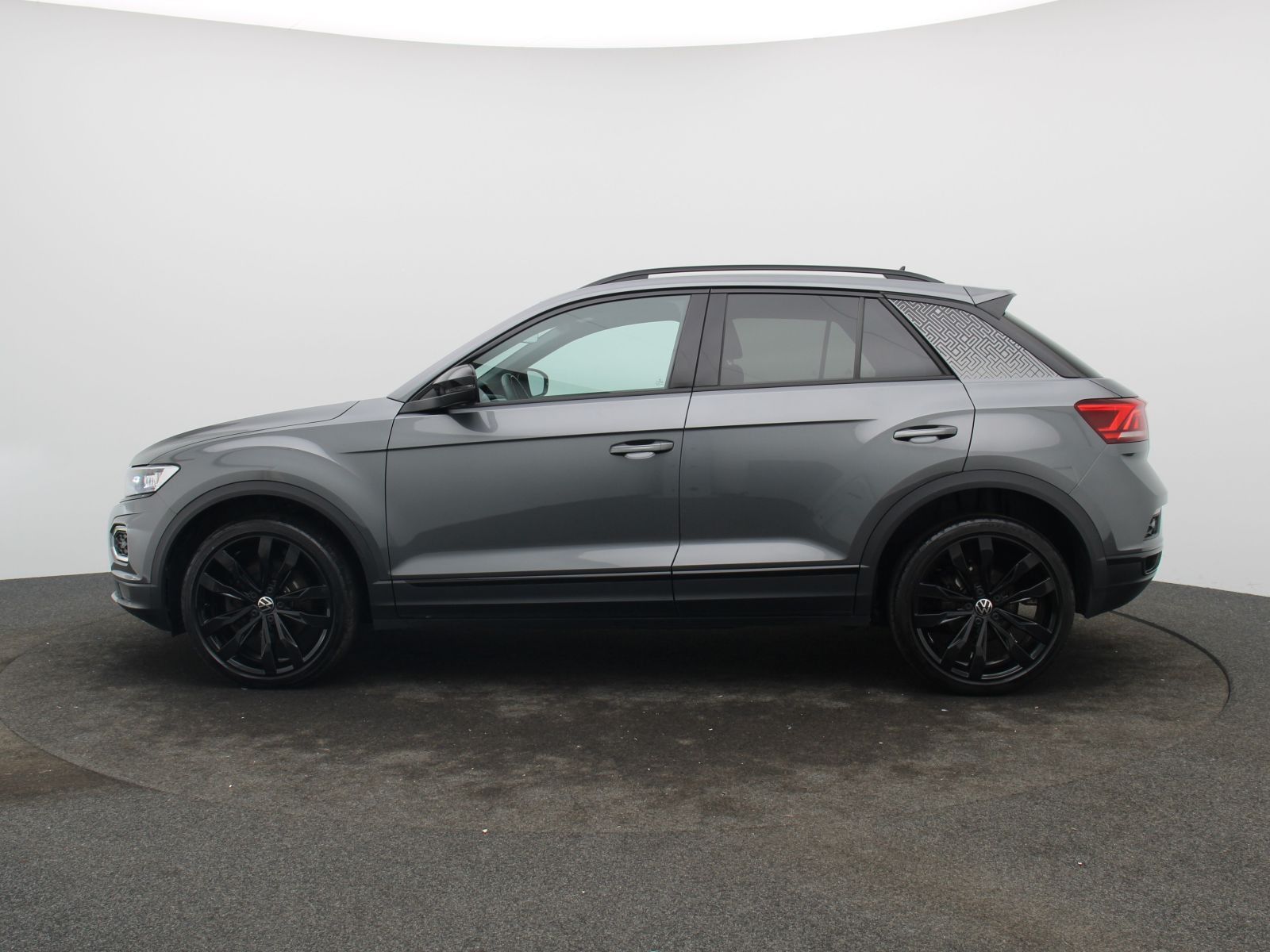 Volkswagen T-Roc 1.5 TSI DSG - Samsaru's Car Outlet