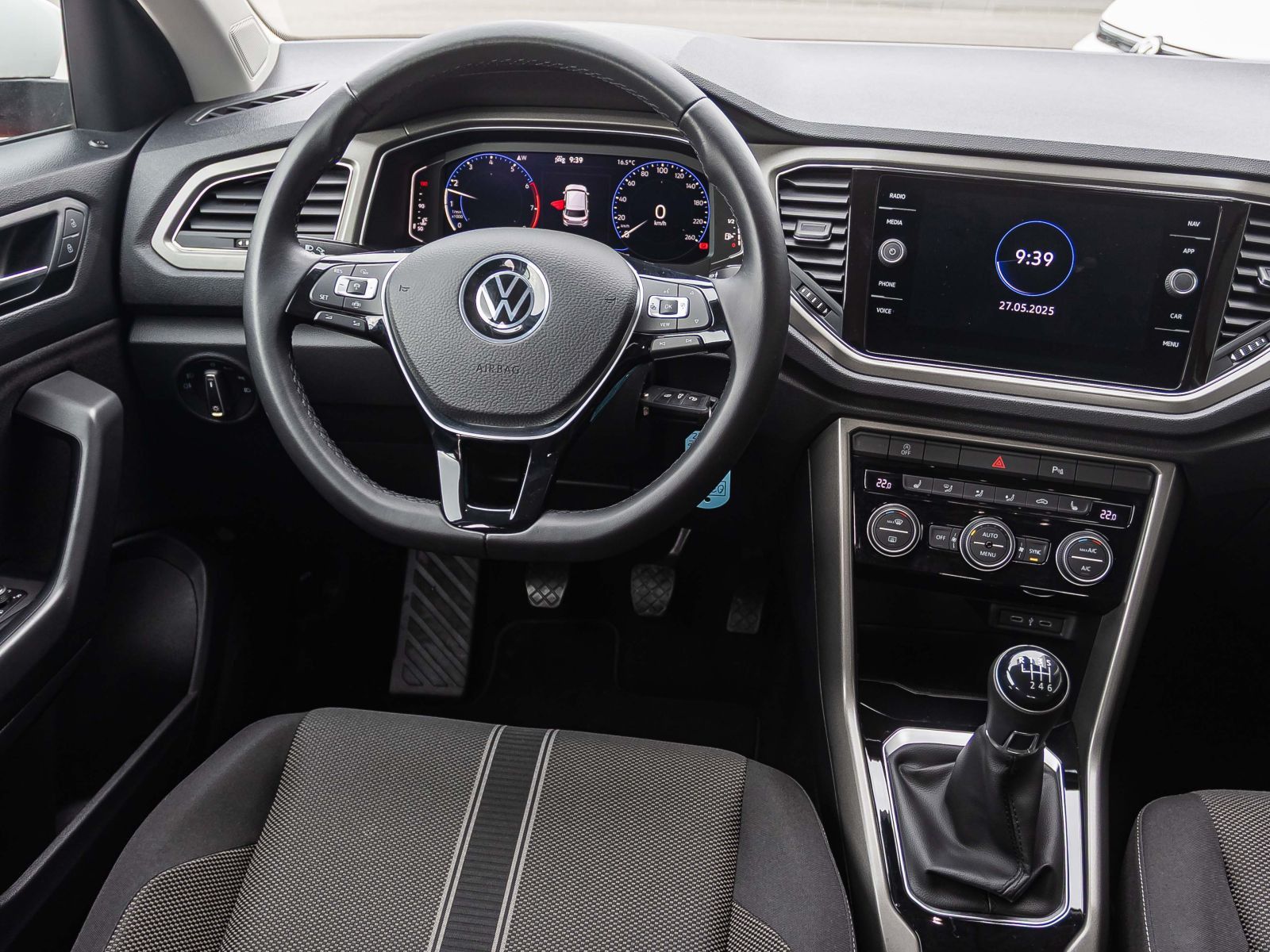 Volkswagen T-Roc 1.0 TSI Style - Samsaru's Car Outlet