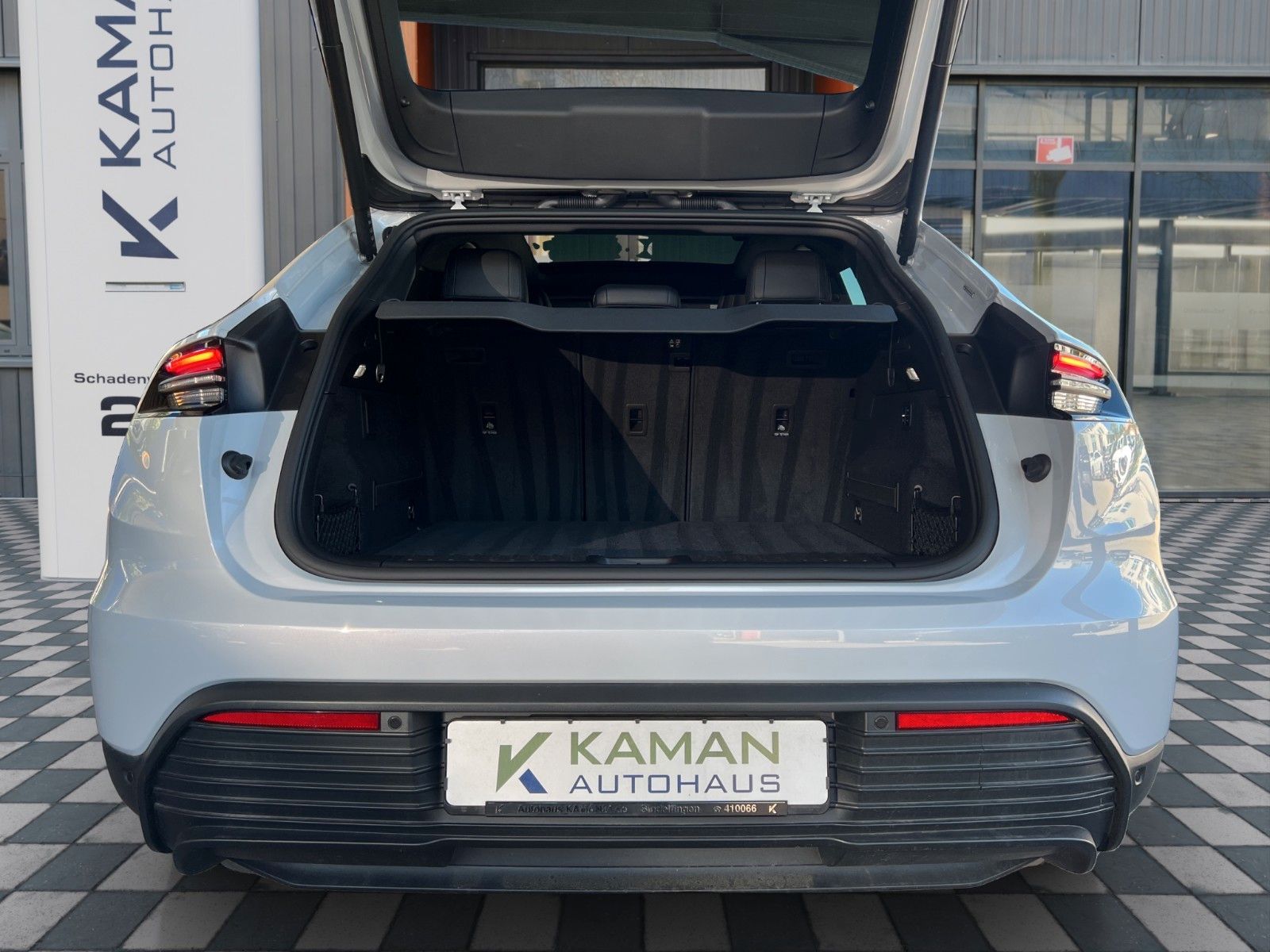 Porsche Macan Electric 4 Carbon · Mega Spec · NP122.500€