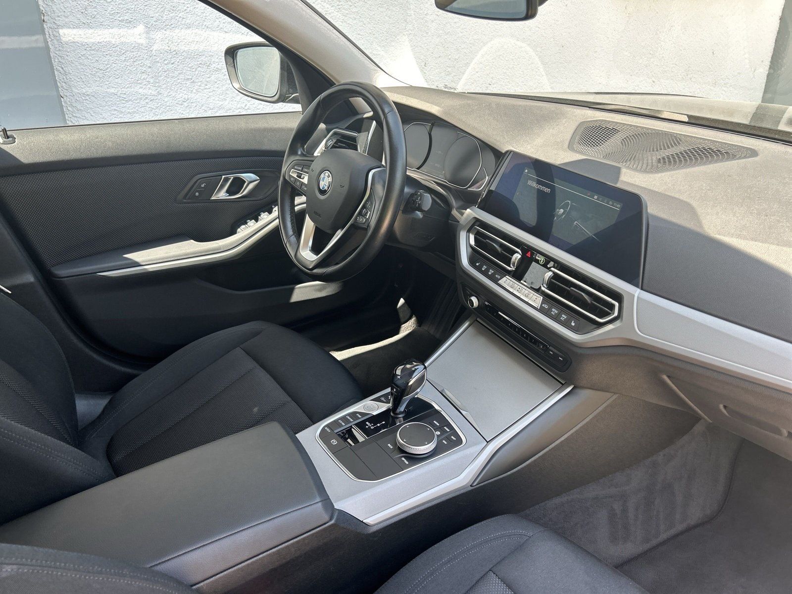 BMW 318i Touring - Samsaru's Car Outlet