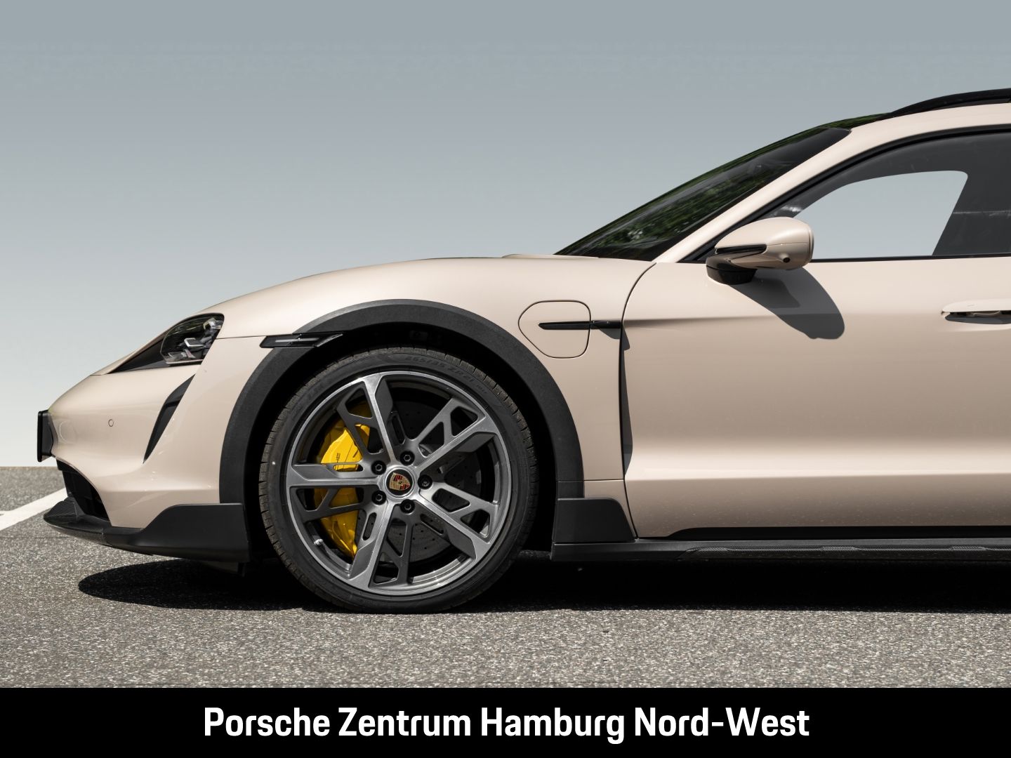 Porsche Taycan Turbo S Cross Turismo Burmester HUD PDCC