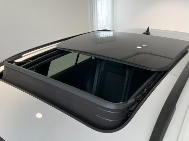 Volkswagen T-Roc 1.5 DSG Sport - Samsaru's Car Outlet