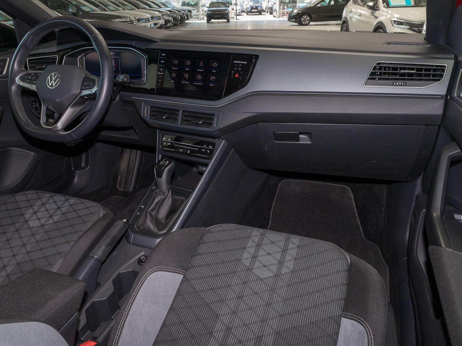 Volkswagen Taigo 1.0 TSI DSG R-LINE - Samsaru's Car Outlet