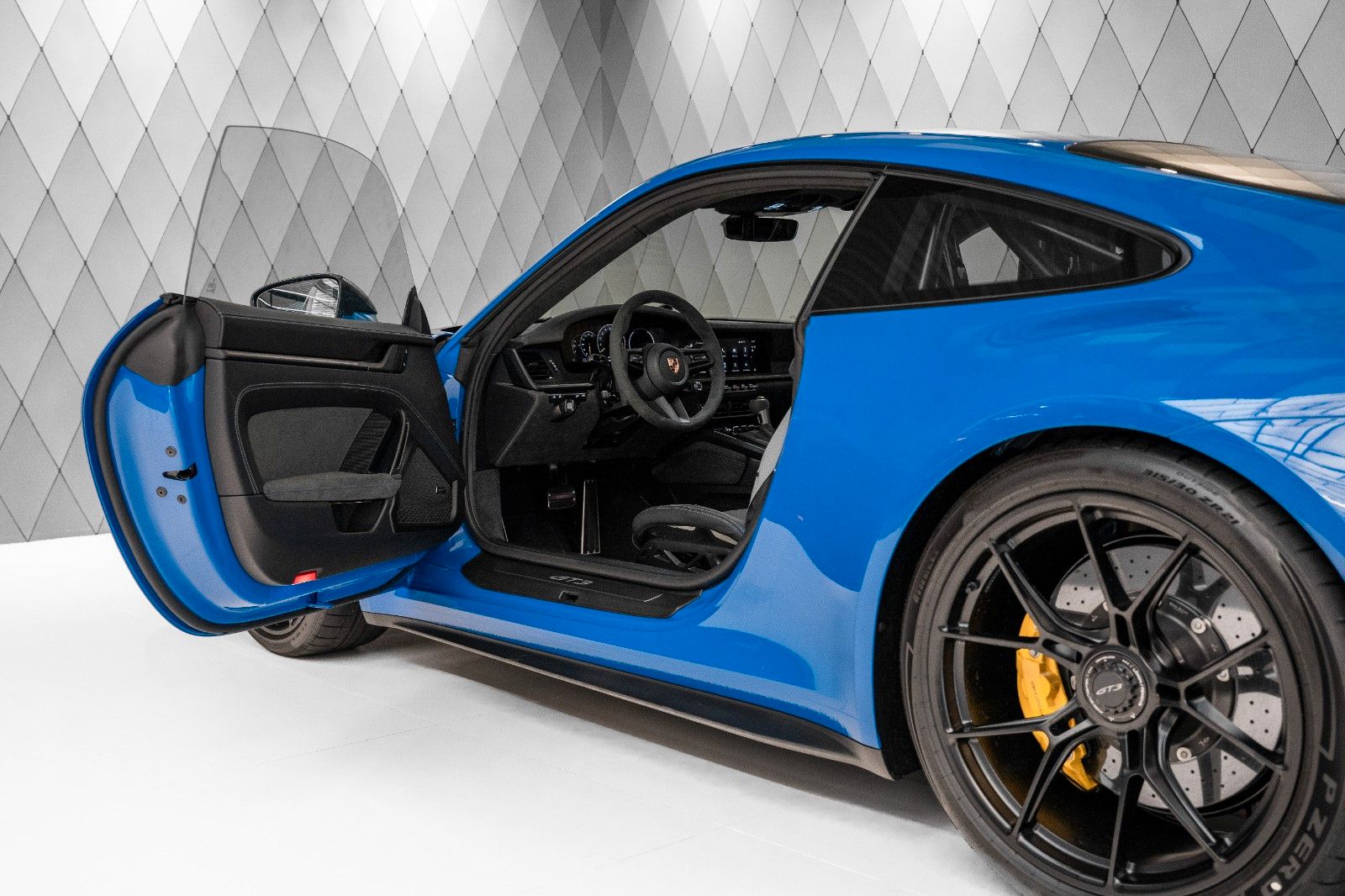 Porsche 992 GT3 - Samsaru's Car Outlet
