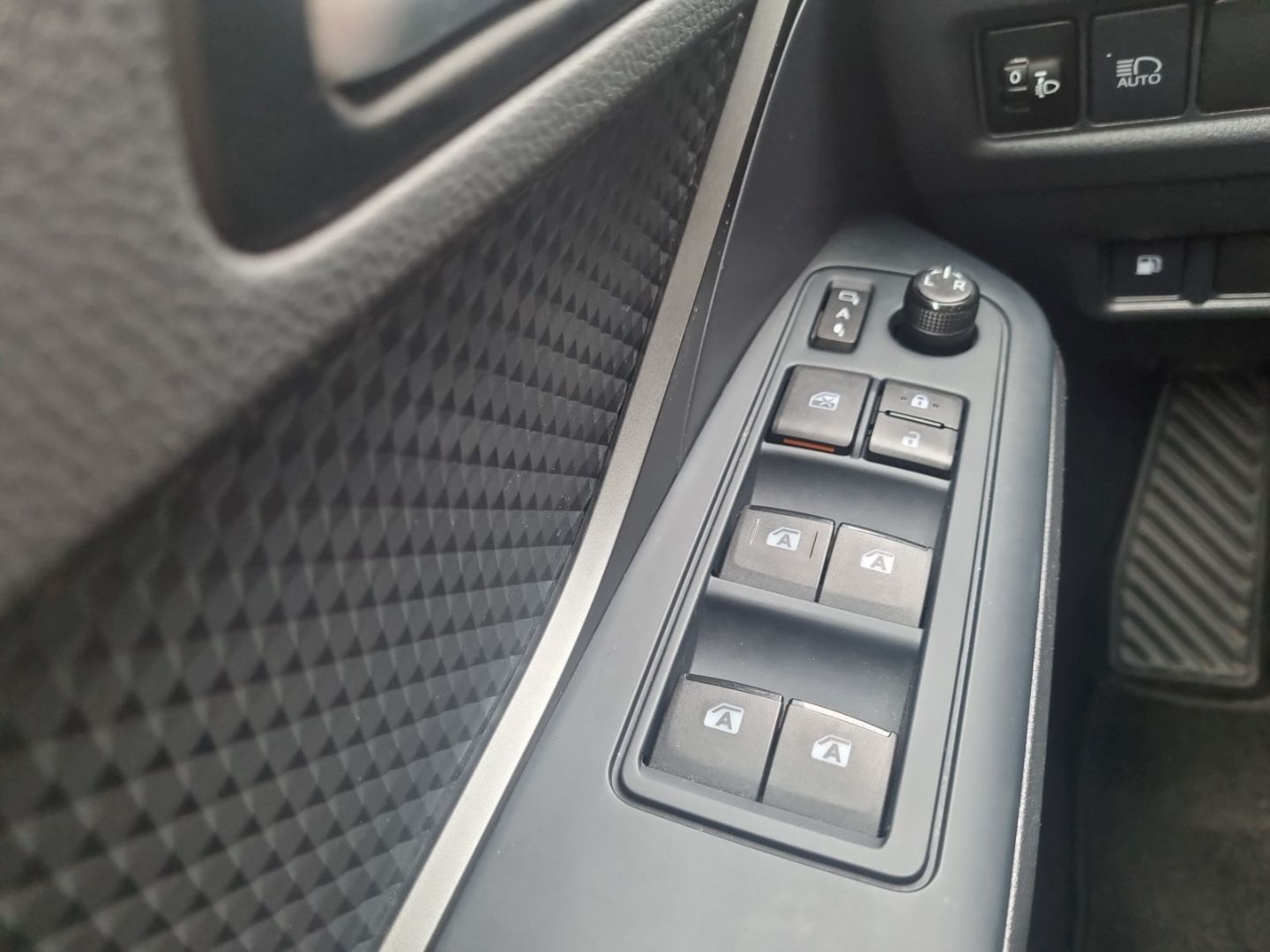 Toyota C-HR Hybrid Business Edition - Samsaru's Car Outlet