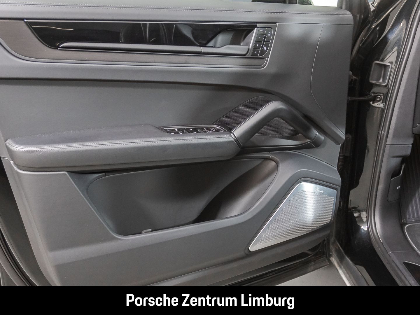 Porsche Cayenne E-Hybrid Coupe Black Edition Burmester