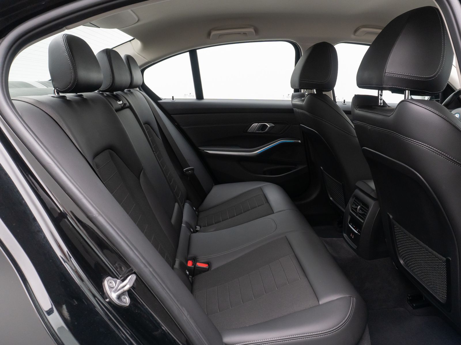 BMW 320e Sport Line - Samsaru's Car Outlet