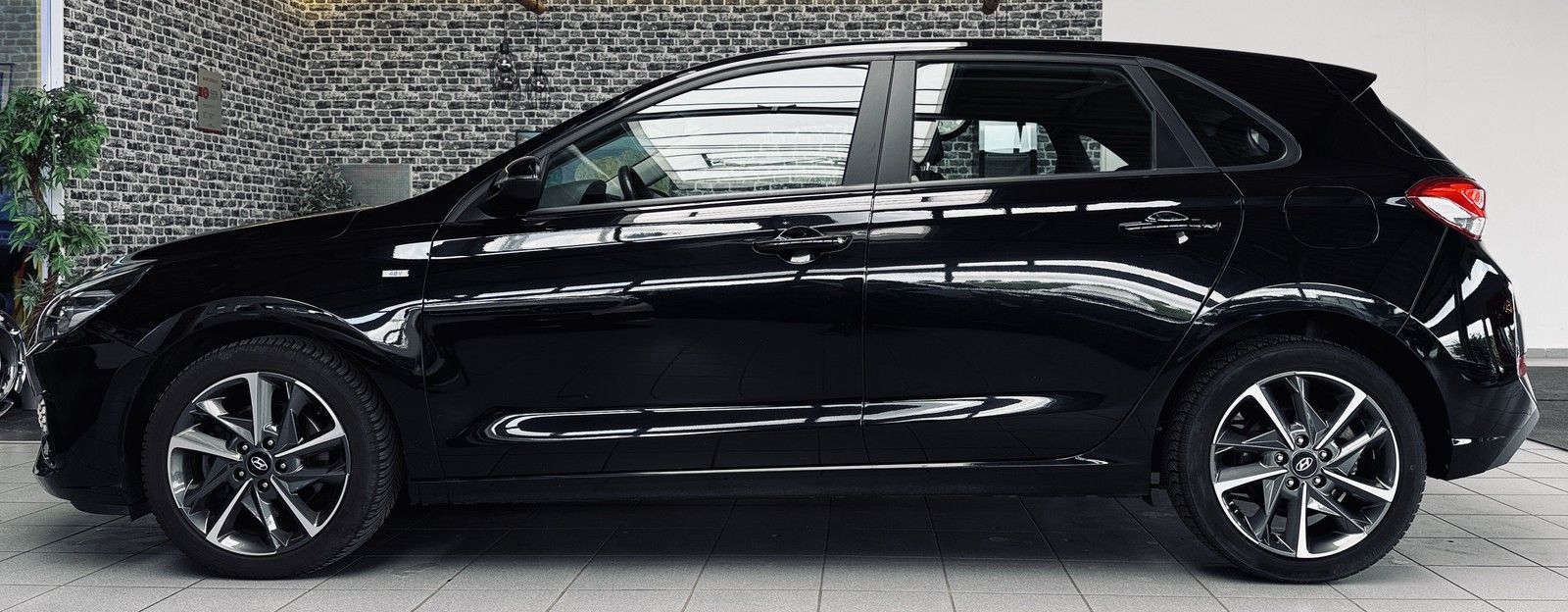 Hyundai i30 Trend Mild-Hybrid - Samsaru's Car Outlet