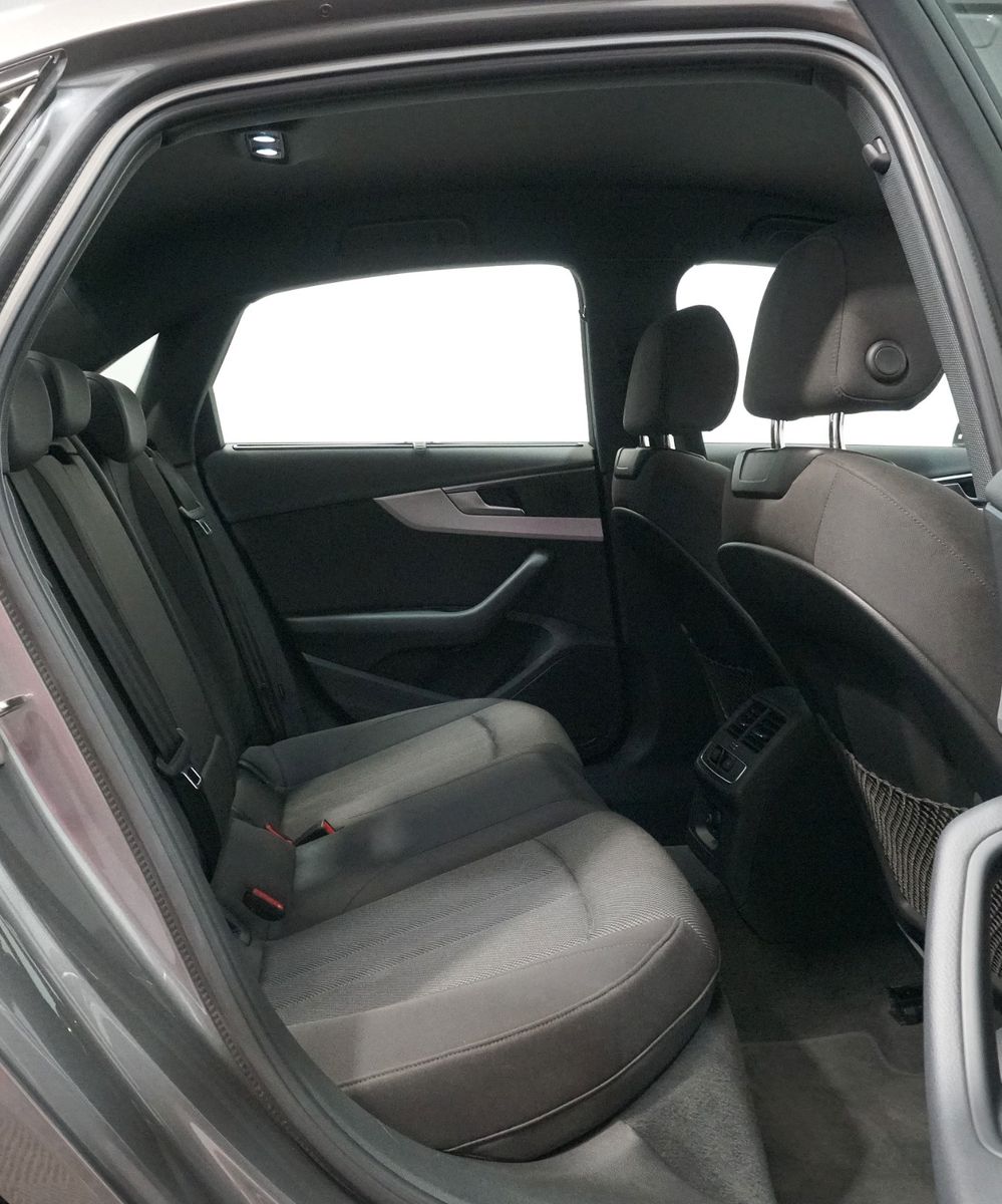 Audi A4 Lim. 40 TFSI S line - Samsaru's Car Outlet