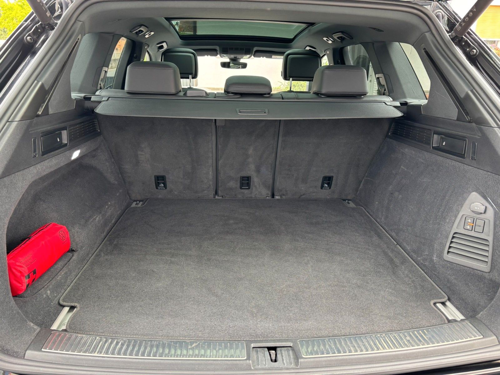 Volkswagen Touareg Elegance 4M - Samsaru's Car Outlet