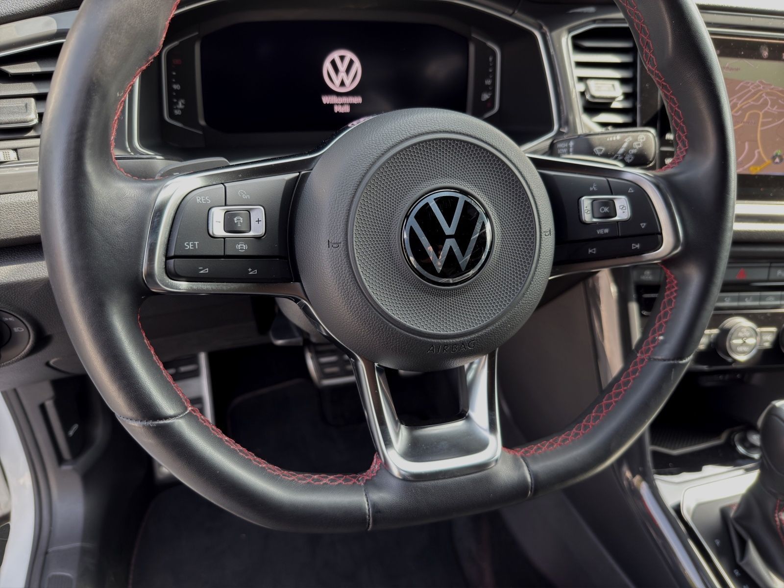 Volkswagen T-Roc 2.0 TDI DSG R-LINE - Samsaru's Car Outlet
