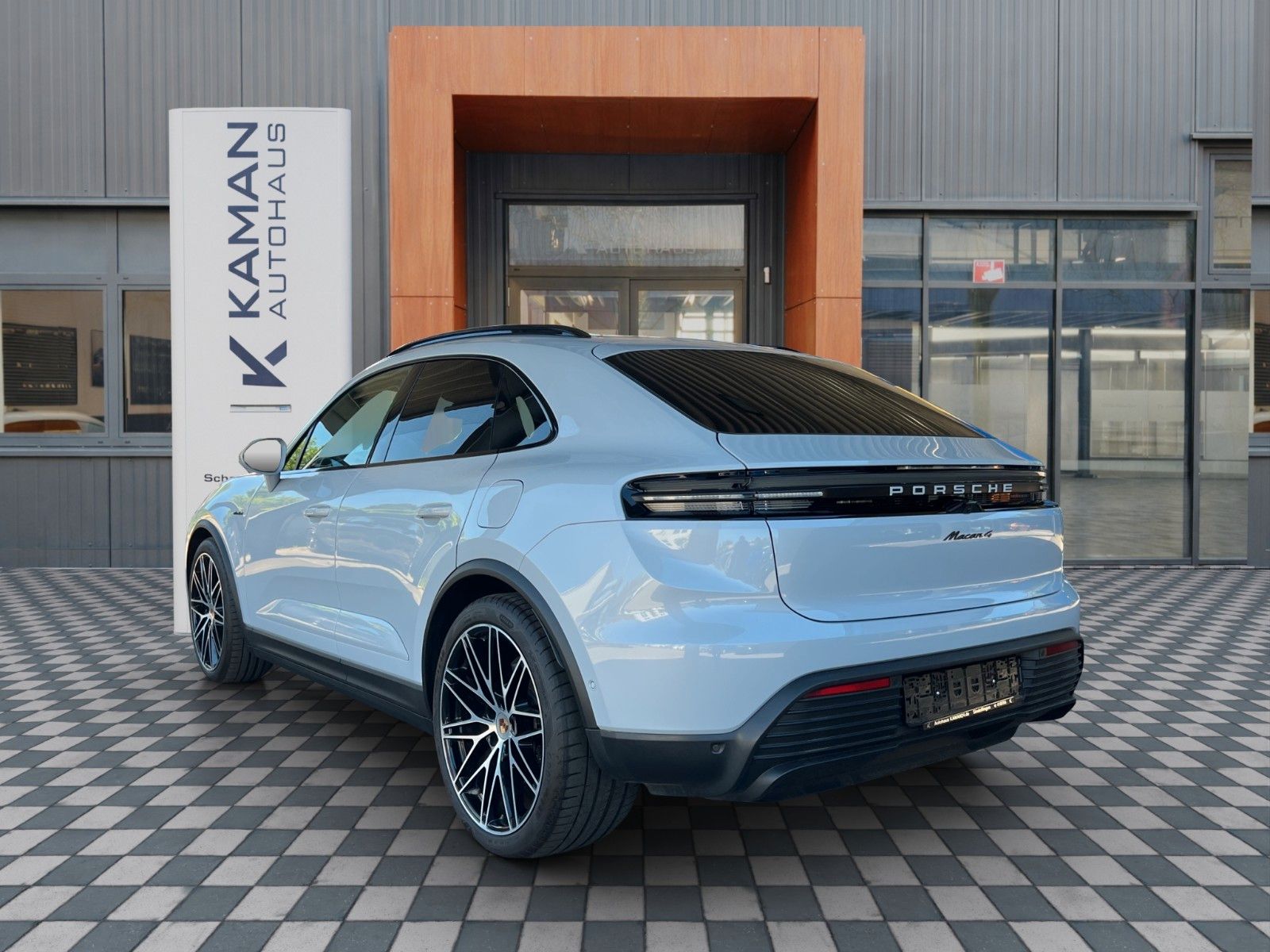 Porsche Macan Electric 4 Carbon · Mega Spec · NP122.500€