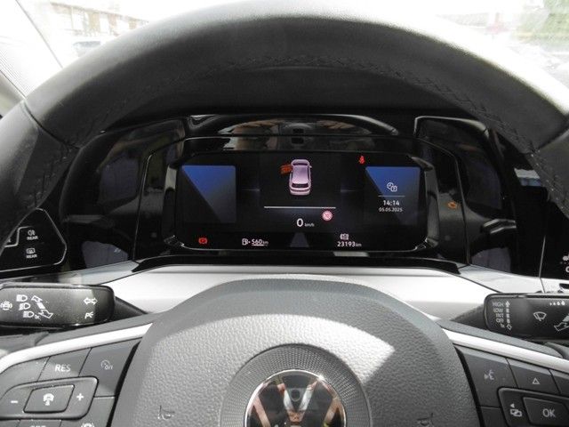 Volkswagen Golf VIII 1.5 Life 1.5 TSI - Samsaru's Car Outlet