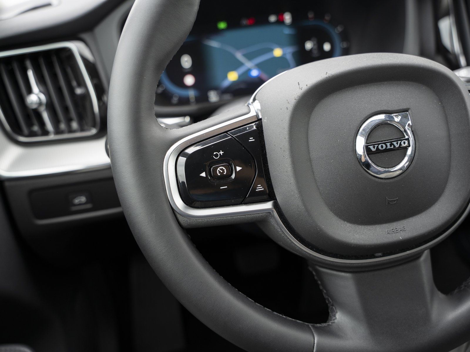 Volvo XC 60 B4 AWD Plus Dark