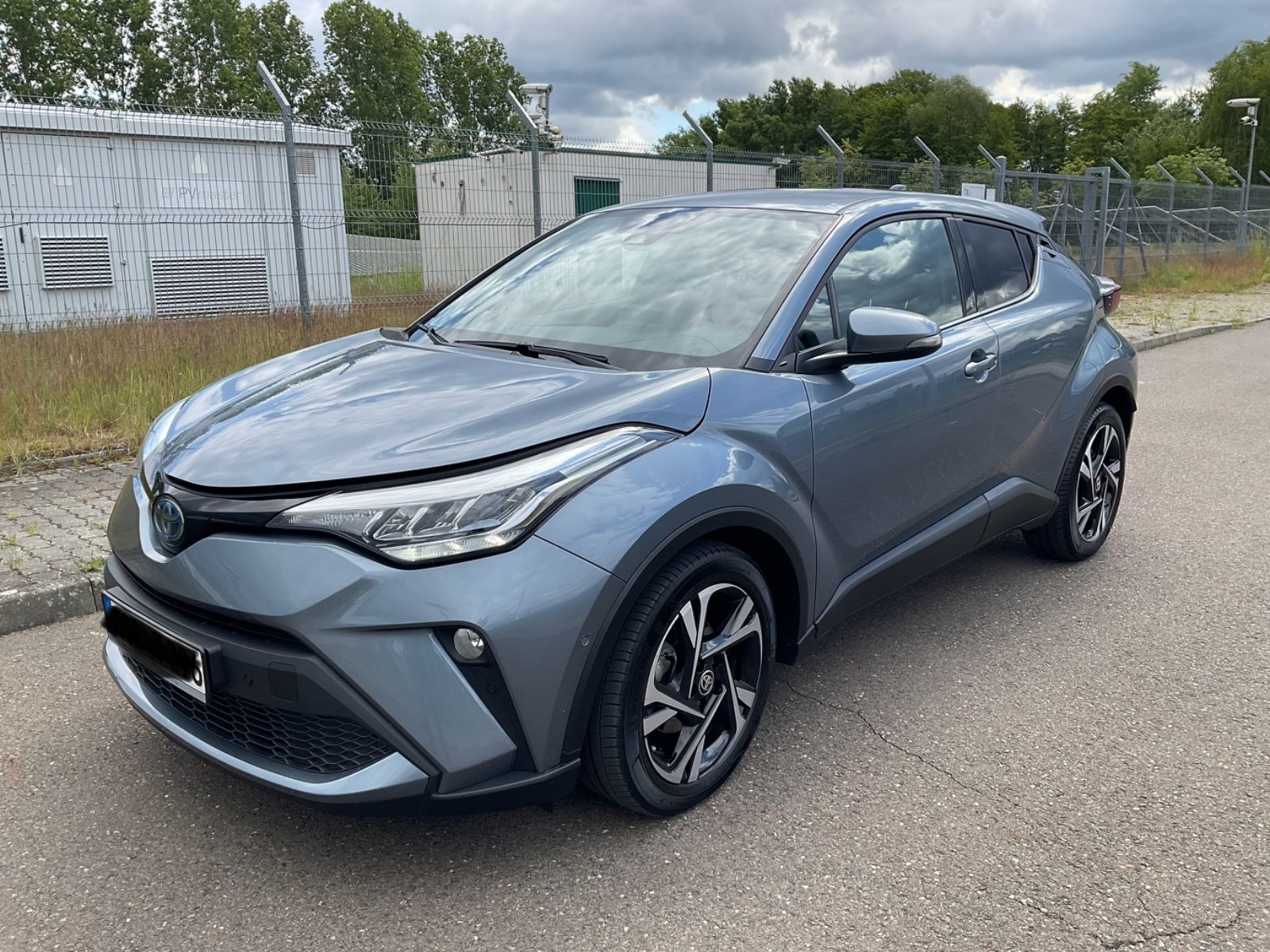 Toyota C-HR Hybrid - Samsaru's Car Outlet