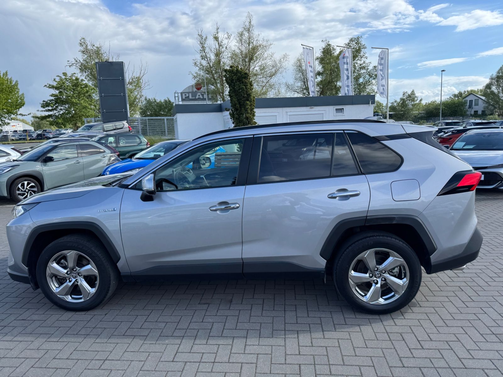 Toyota RAV 4 RAV4 Hybrid 4x4 Lounge - Samsaru's Car Outlet