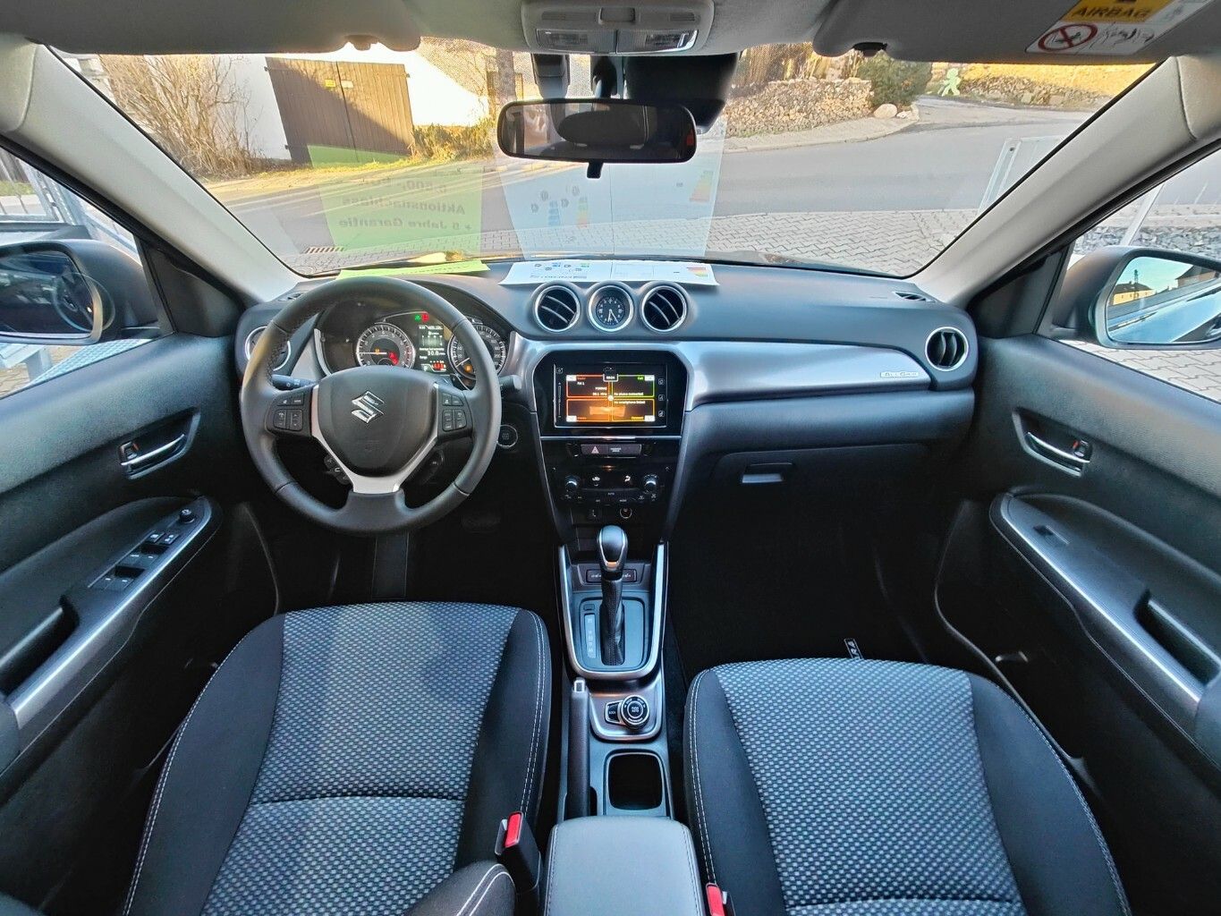 Suzuki Vitara 1.5 Hybrid Comfort 4x4 - Samsaru's Car Outlet