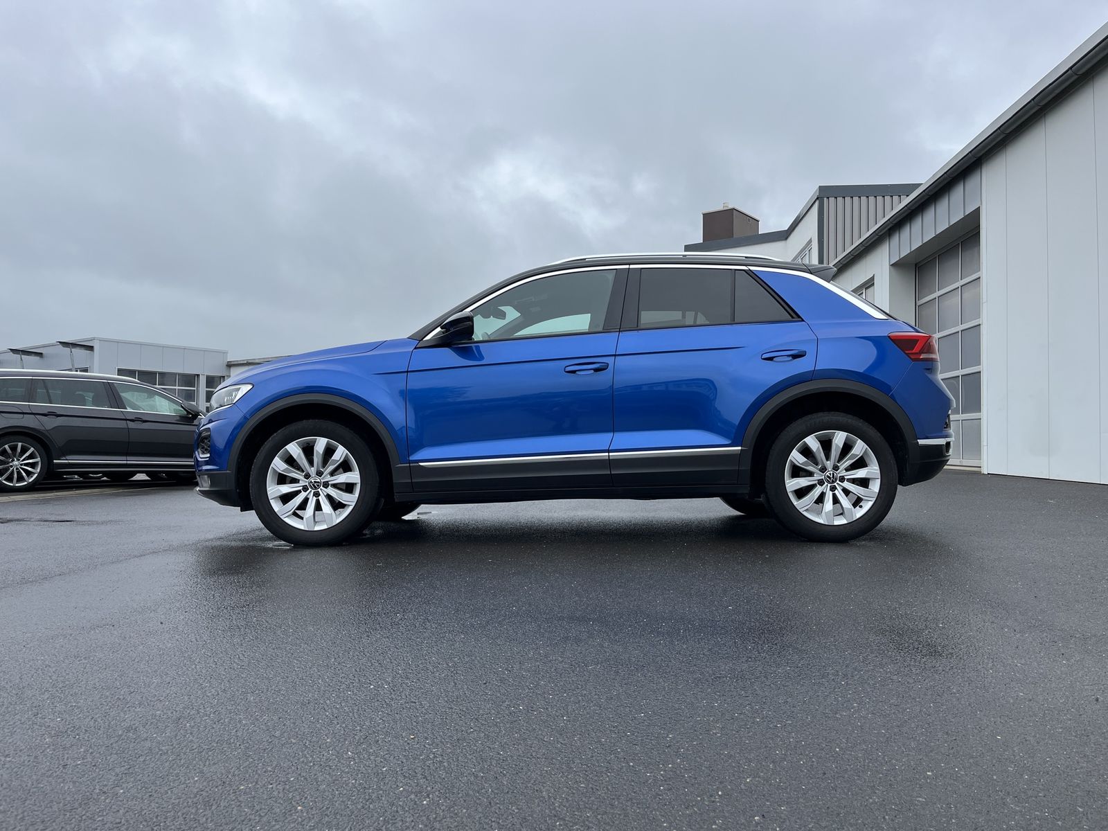 Volkswagen T-Roc 1.5 TSI DSG Sport - Samsaru's Car Outlet