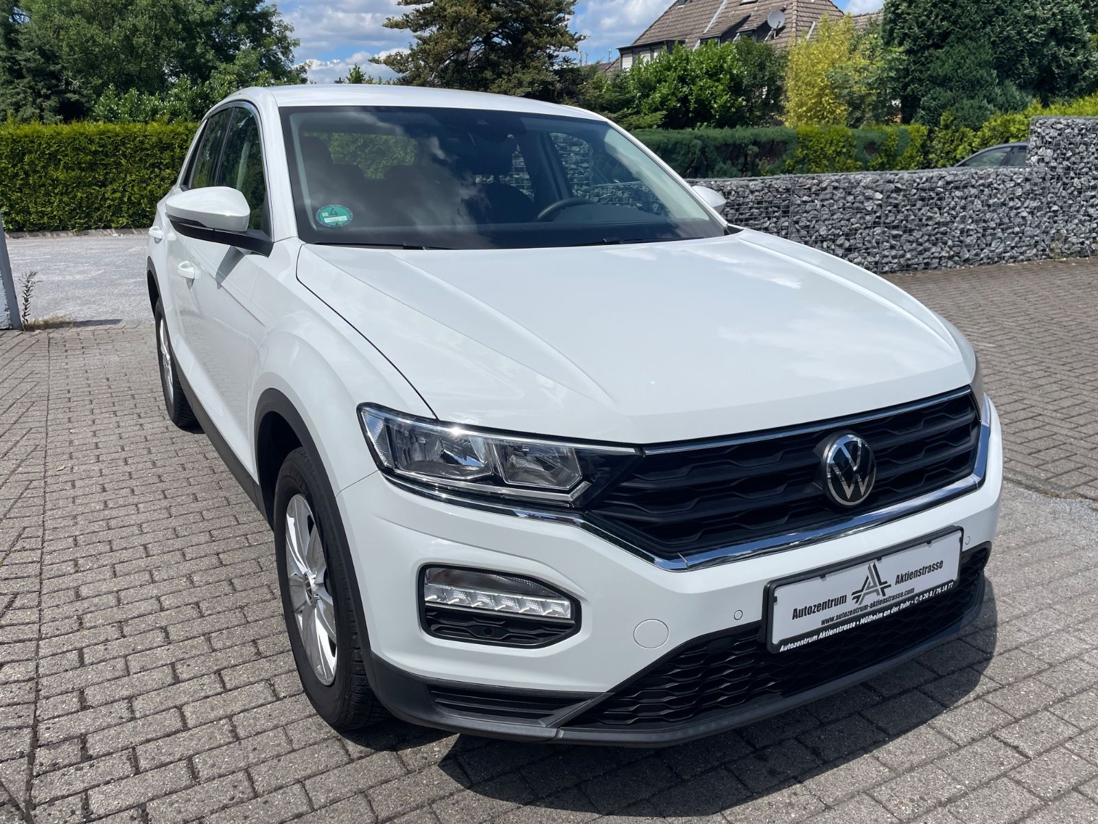 Volkswagen T-Roc - Samsaru's Car Outlet