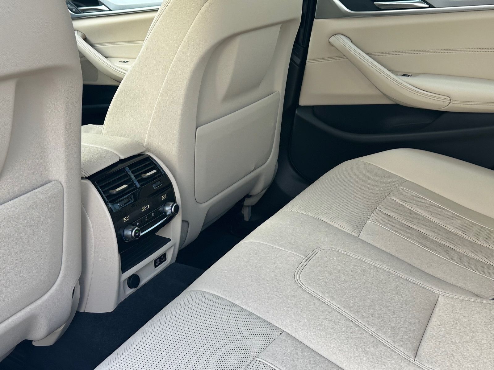BMW 520d xDr *ACC*DRIVING*4-ZONEN KL.*KAM*HiFi*LEDER