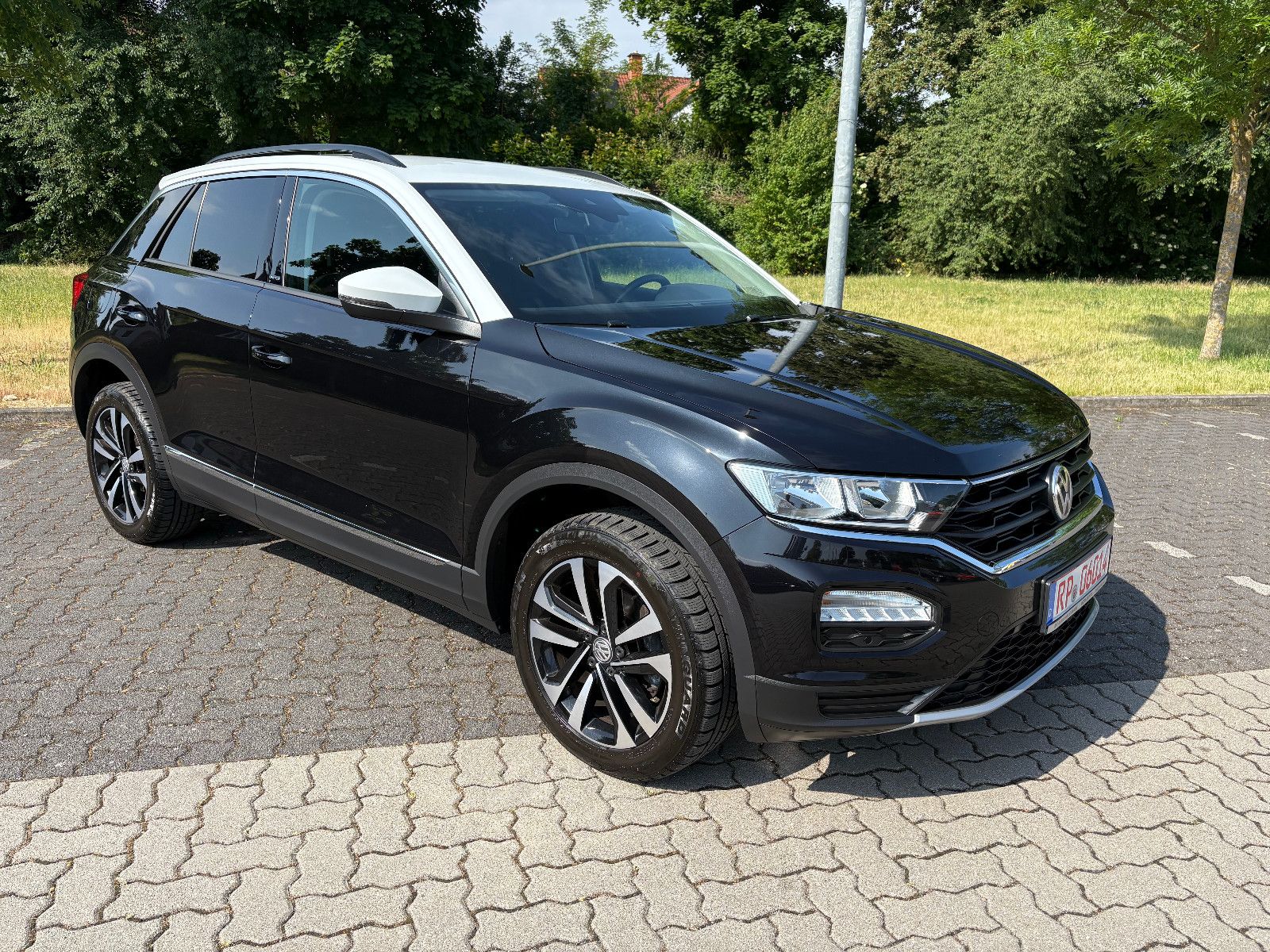 Volkswagen T-Roc - Samsaru's Car Outlet