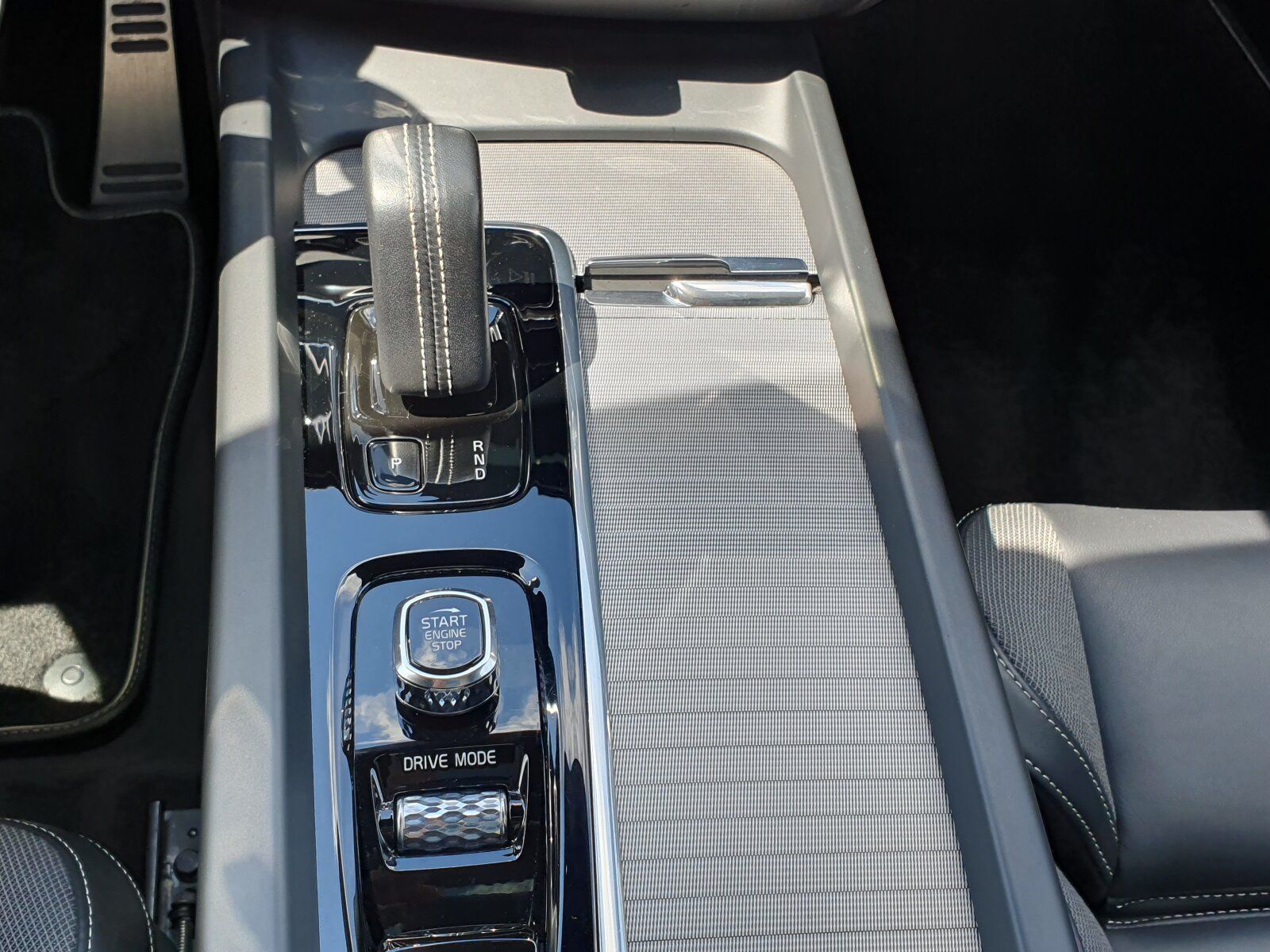 Volvo XC60 T6 Twin Engine AWD R Design - Samsaru's Car Outlet