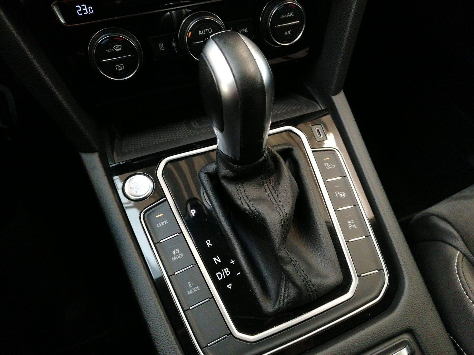 Volkswagen Passat GTE R-Line - Samsaru's Car Outlet