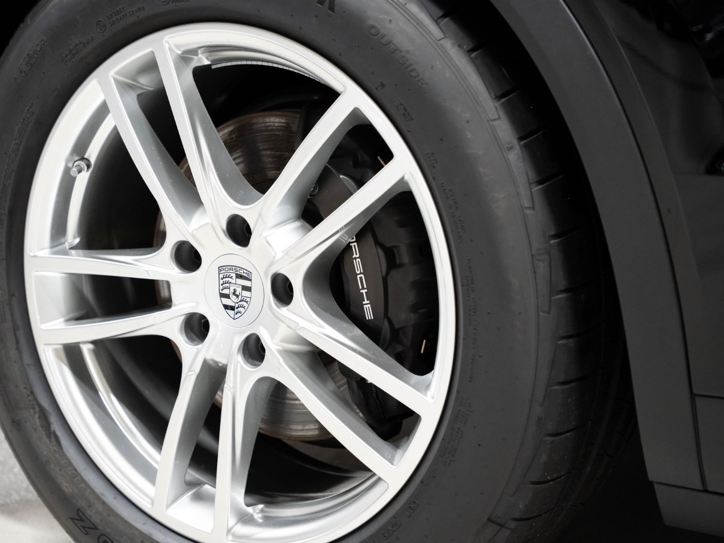 Porsche Cayenne Coupe PDCC Luftfederung InnoDrive BOSE