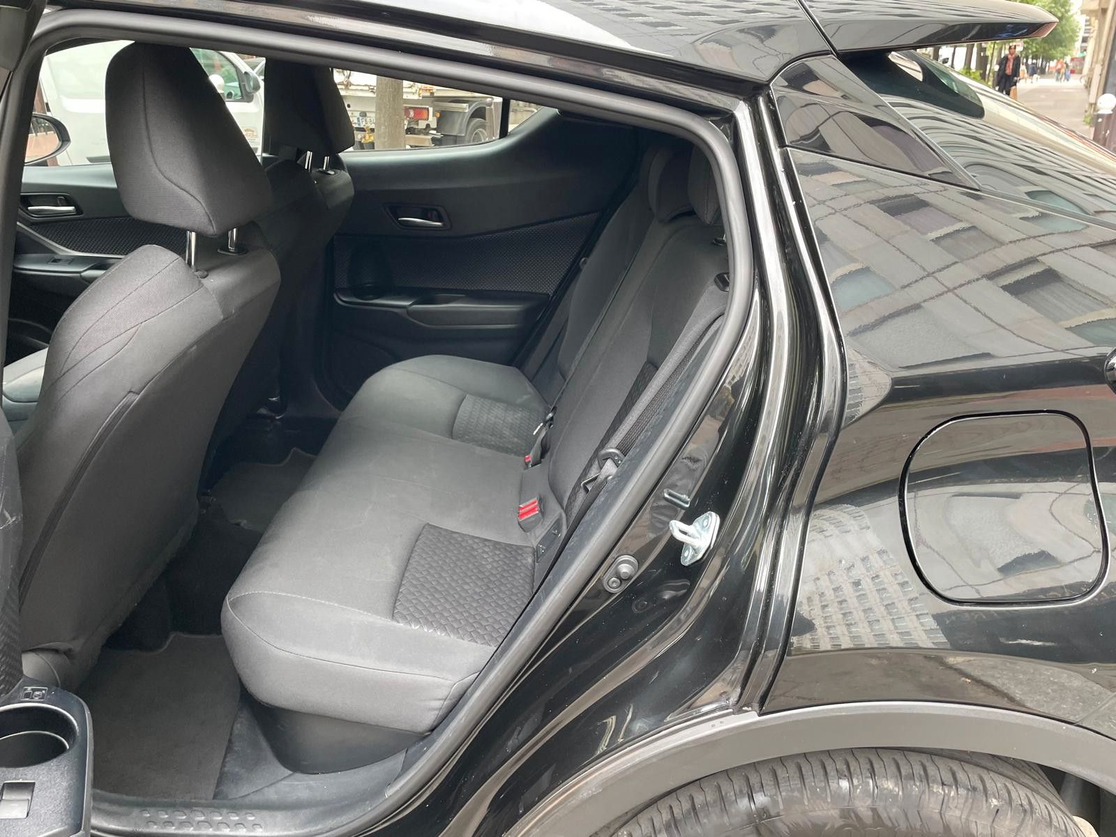 Toyota Hybride 2WD 122h Dynamic - Samsaru's Car Outlet