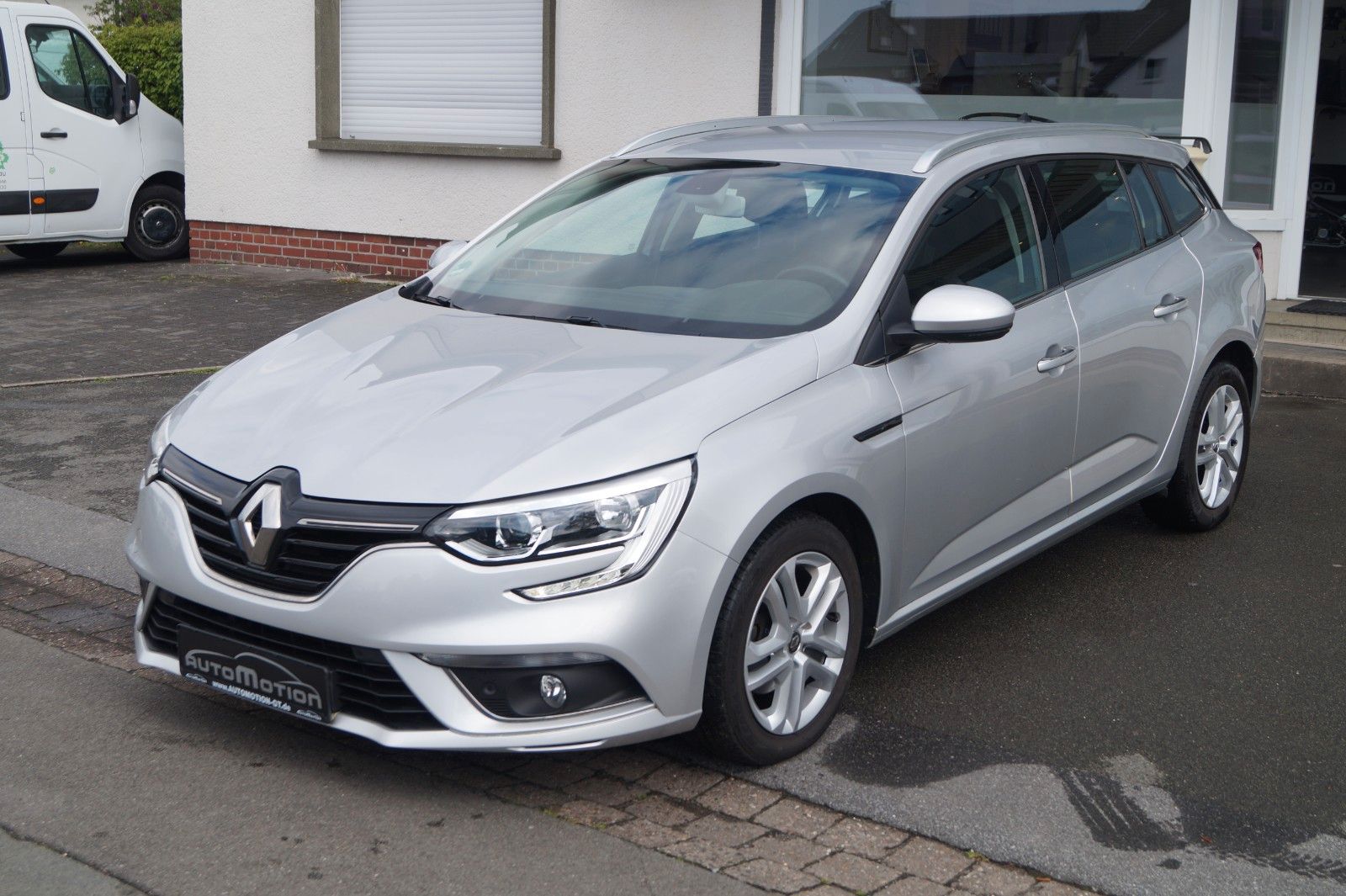 Renault Megane IV Grandtour Business Edition - Samsaru's Car Outlet