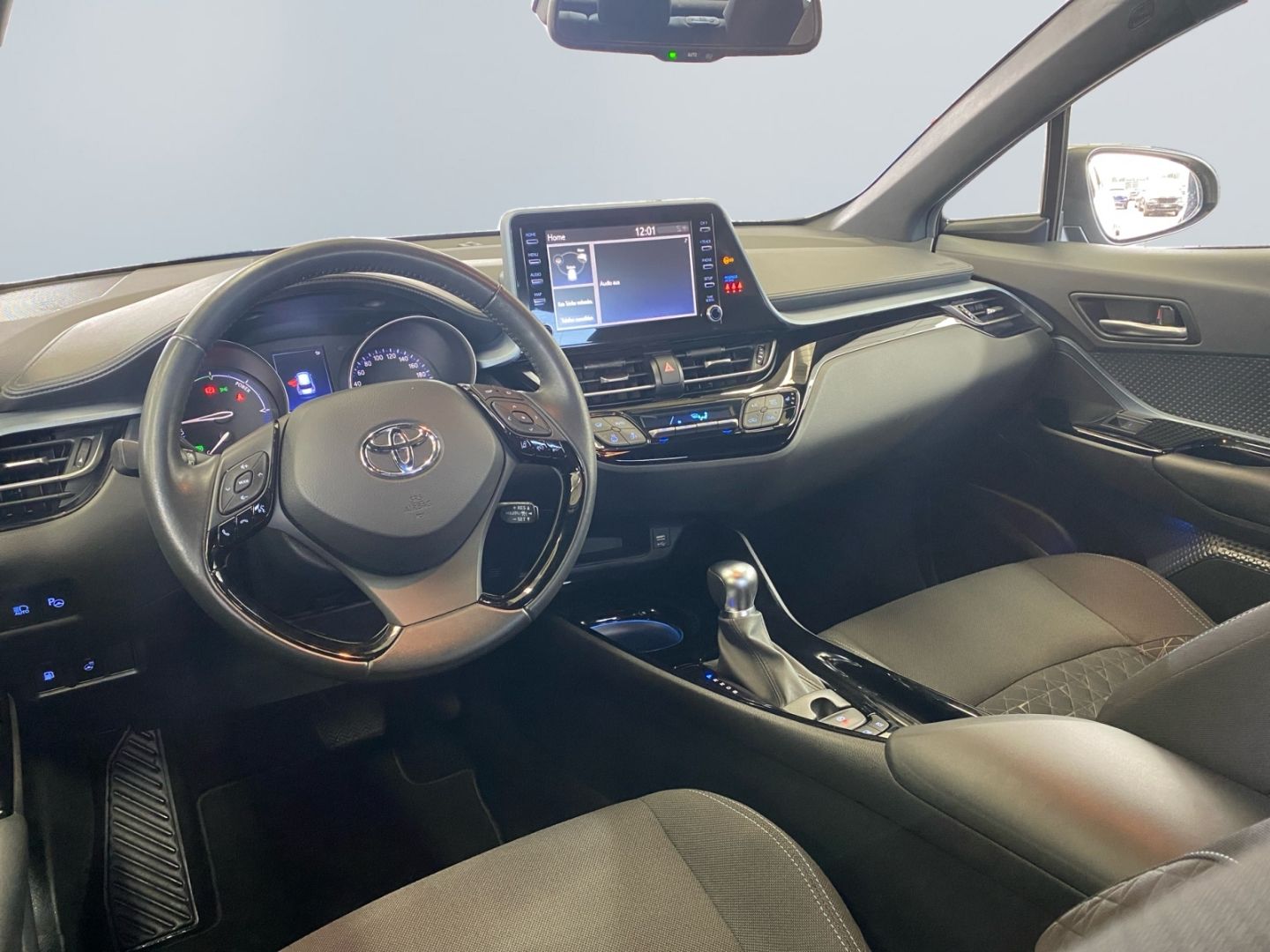 Toyota C-HR 1.8 Hybrid Team - Samsaru's Car Outlet
