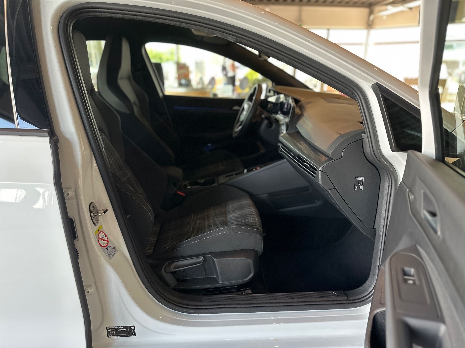 Volkswagen Golf 8 Lim. GTD - Samsaru's Car Outlet