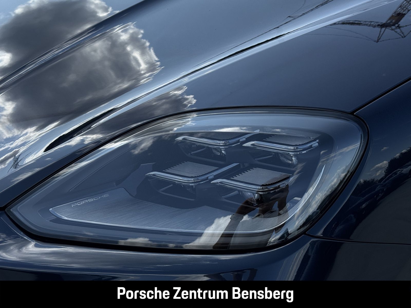Porsche Cayenne E-Hybrid AHK Pano HUD Matrix SurroundVie