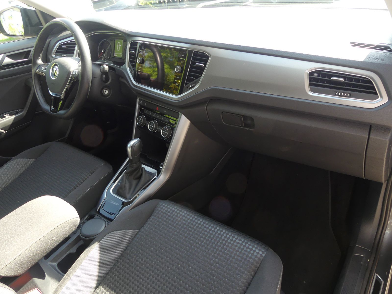 Volkswagen T-Roc 1.5 TSI Active - Samsaru's Car Outlet