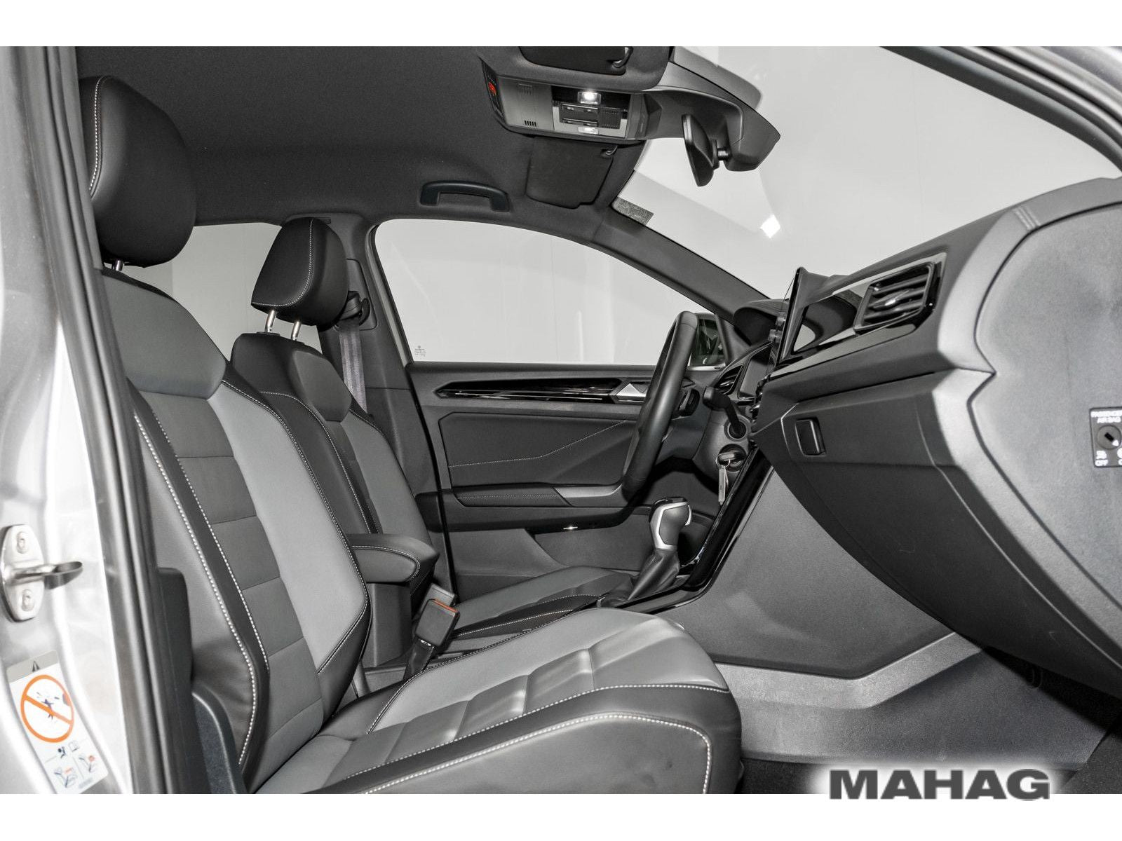 Volkswagen T-ROC 1.5 TSI Style BlackStyle - Samsaru's Car Outlet