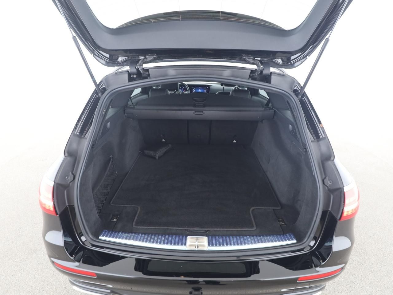 Mercedes-Benz E 220 d T Night Avantgarde AHK Distronic Kamera